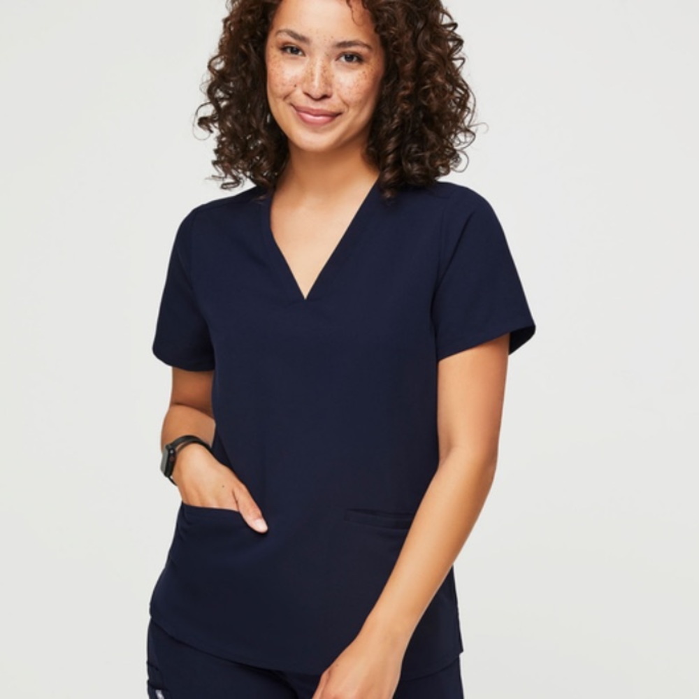 ✨FINAL MARKDOWN✨ Figs Casma Top Navy